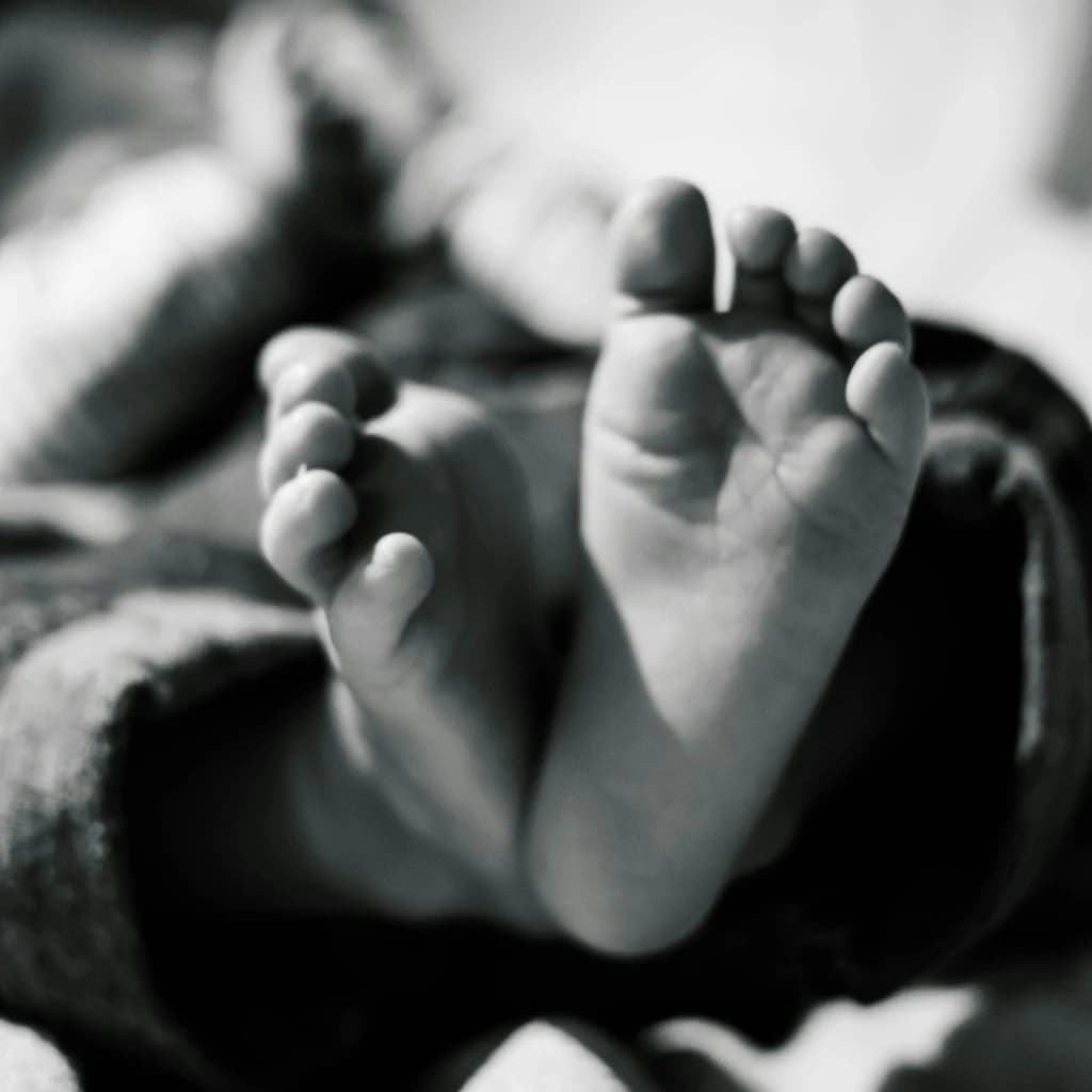 Podotherapeut onderzoekt voeten patiënt behandeling diagnostiek